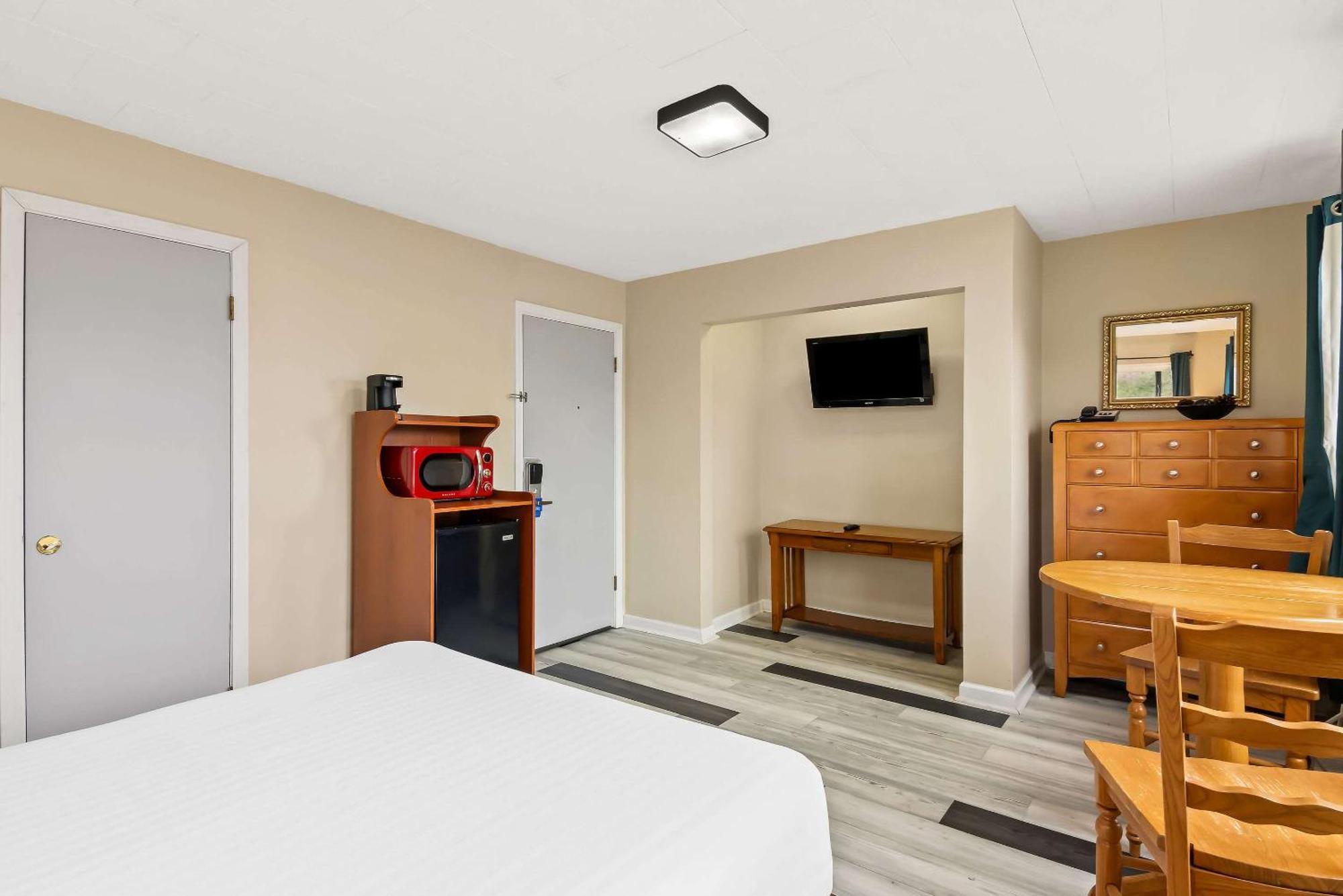 Rodeway Inn Formerly Camp Inn Lodge Oscoda Ngoại thất bức ảnh
